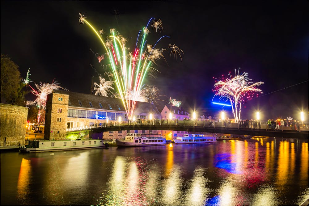 Jahreswechsel Kassel &ndash; &copy; Veröffentl. gem. AGB, Karsten Socher Fotografie, Kasseler Sparkasse BLZ 52050353, Kto. 1084889, IBAN: DE 16520503530001084889, SWIFT-BIC: HELADEF1KAS, USt-IdNr. DE212521248, USt-Nr. 2687031054, www.ks-fotografie.net, Am Krümmershof 113, 34132 Kassel