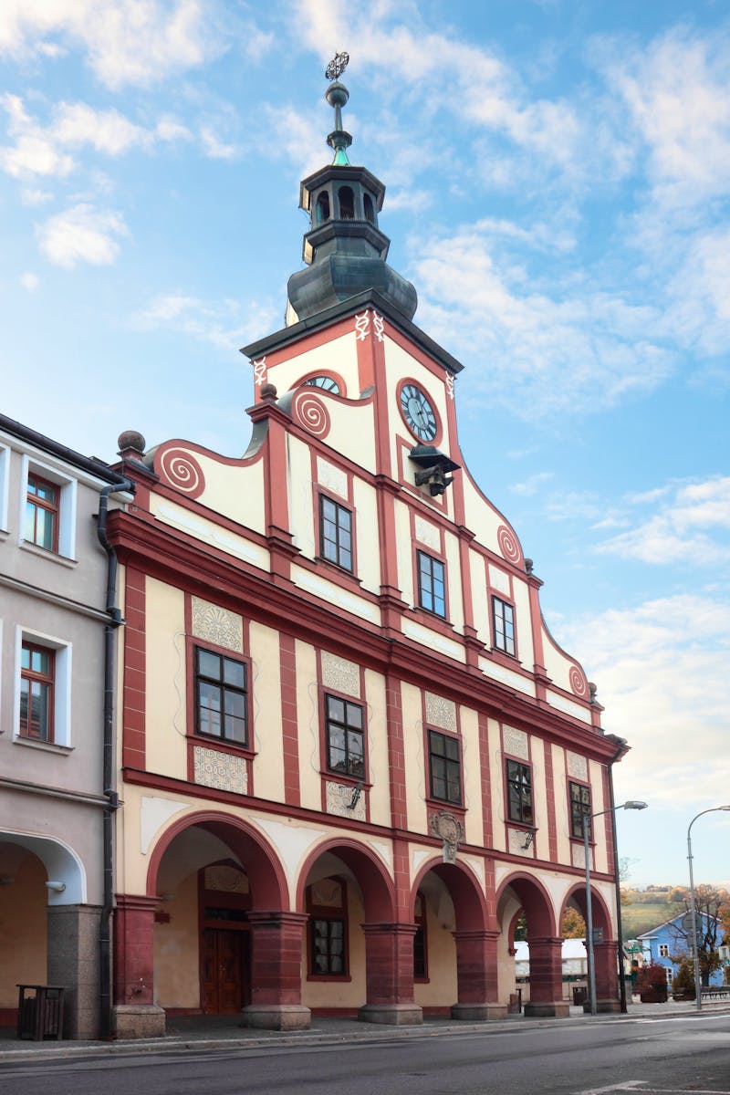 Rathaus in Vrchlabi (Hohenelbe) in tschechischen Riesengebirge - ©oxygen64 - stock.adobe.com