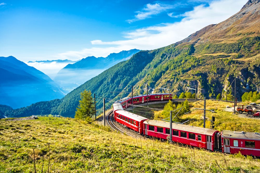 Graubünden, Schweiz - mit der Bahn von der Alp Grüm durch das Puschlav nach Tirano &ndash; &copy; matho - stock.adobe.com