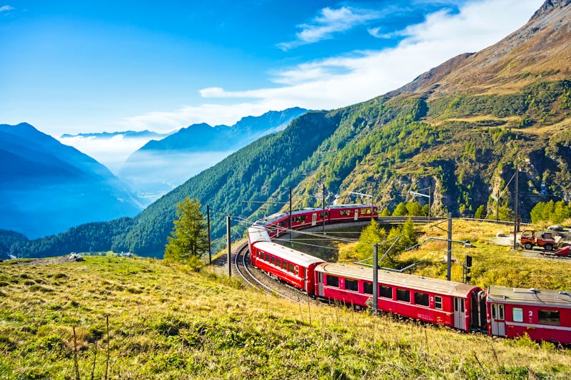 Graubünden, Schweiz - mit der Bahn von der Alp Grüm durch das Puschlav nach Tirano - ©matho - stock.adobe.com