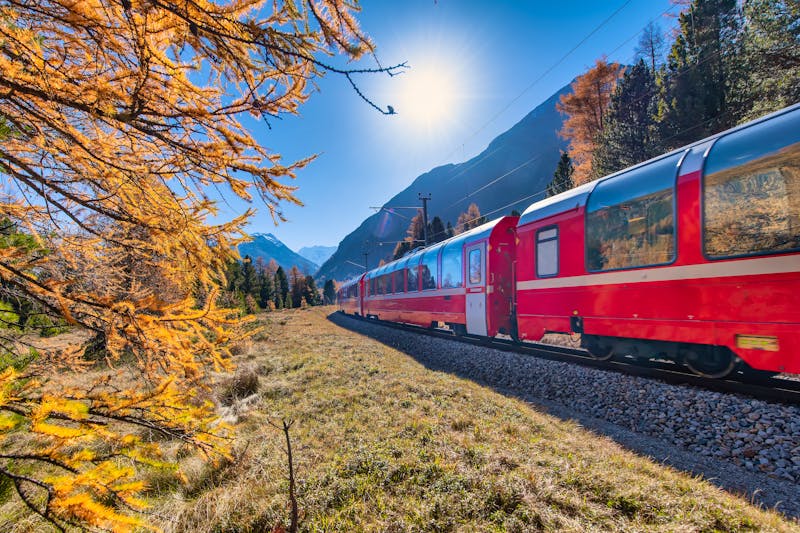 Bernina Express im Herbst - ©michelangeloop - stock.adobe.com