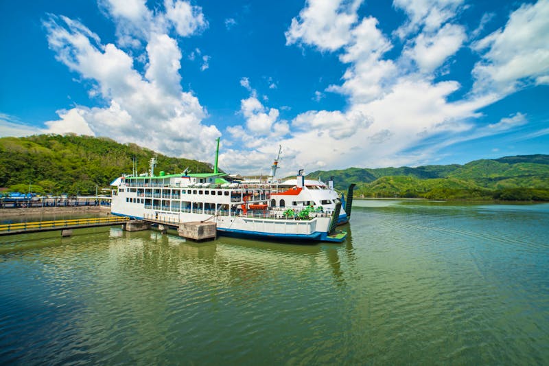 Fährschiff in Lembar - Insel Lombok - Indonesien - ©adelukmanulhakim - stock.adobe.com