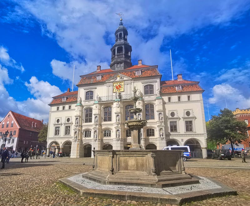 Rathaus und Lunabrunnen in Lüneburg - ©Simone Willner - Eberhardt TRAVEL