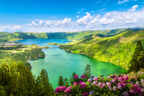 Sete Cidades auf der Azoren-Insel Sao Miguel &ndash; &copy; Balate Dorin - stock.adobe.com