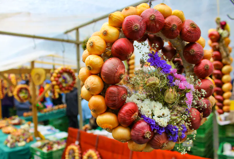 Zwiebelmarkt - &copy;Schaarli - stock.adobe.com