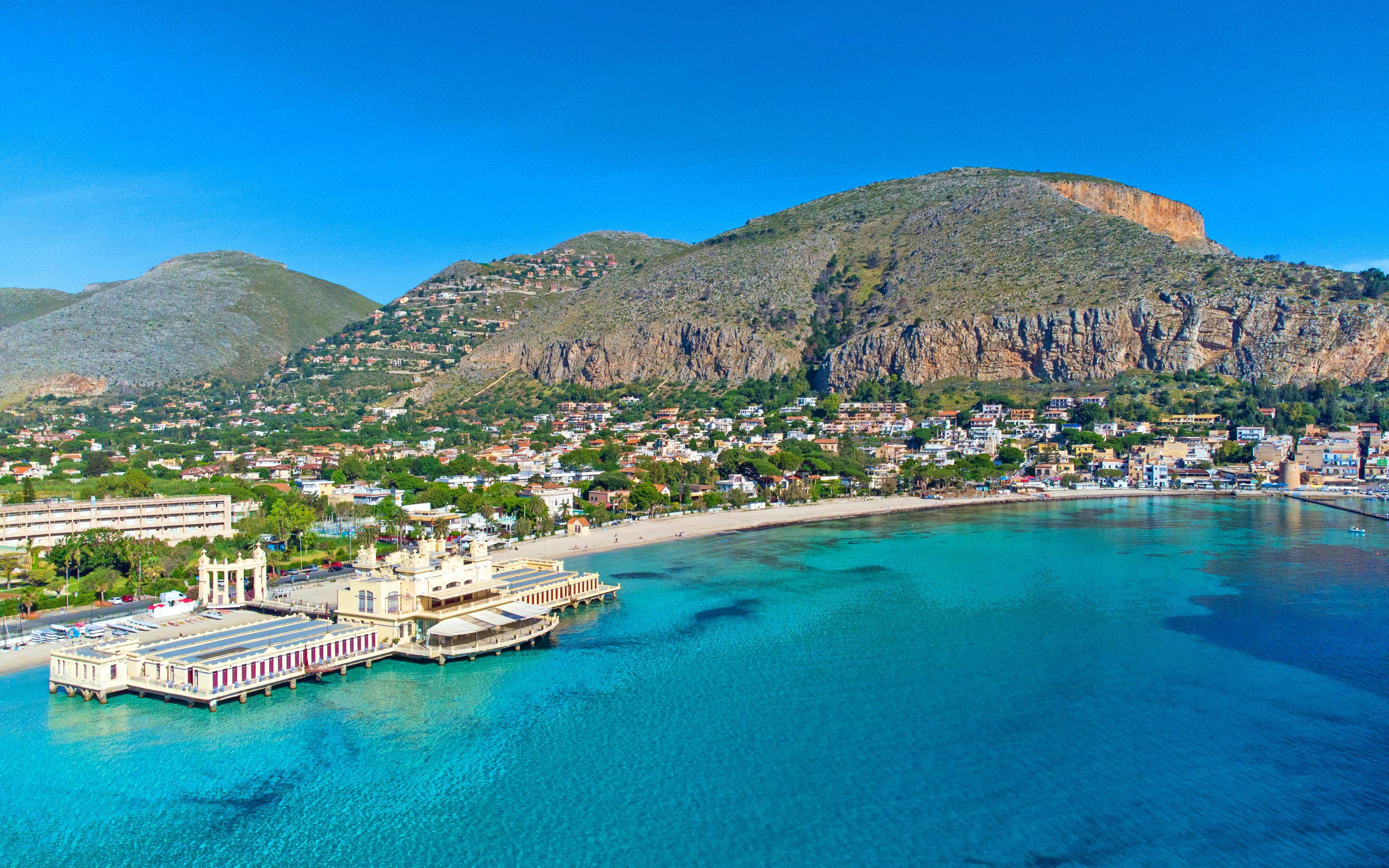 Mondello - Stadtstrand von Palermo&nbsp;&ndash;&nbsp;&copy;&nbsp;Marco - stock.adobe.com