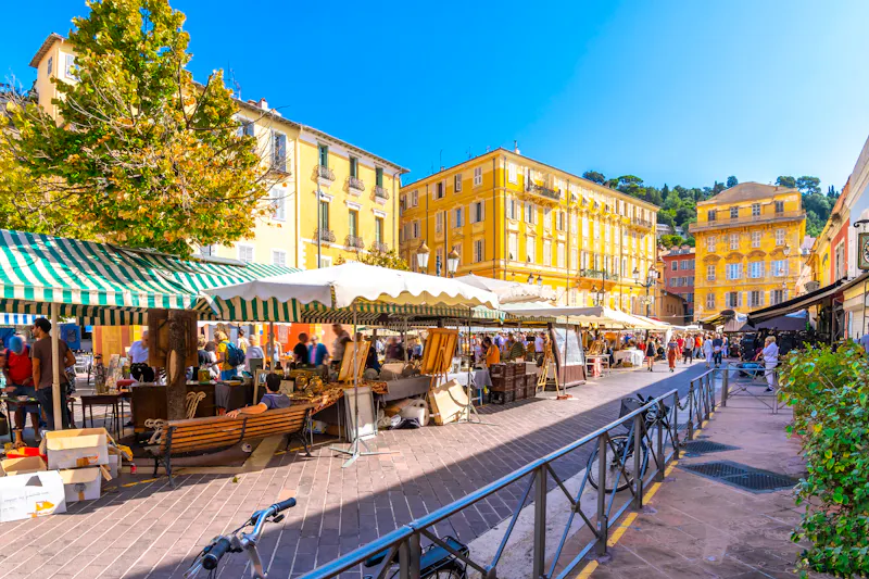 Bunter Markt auf dem Cours Saleya in der Altstadt von Nizza - &copy;Kirk Fisher - stock.adobe.com