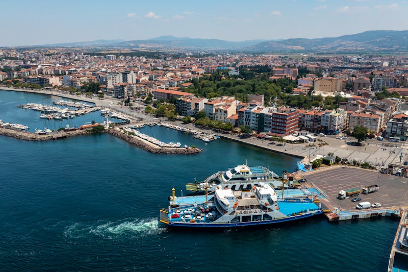Straßen und kleiner Fährhafen in Canakkale - Türkei - ©yusuf - stock.adobe.com