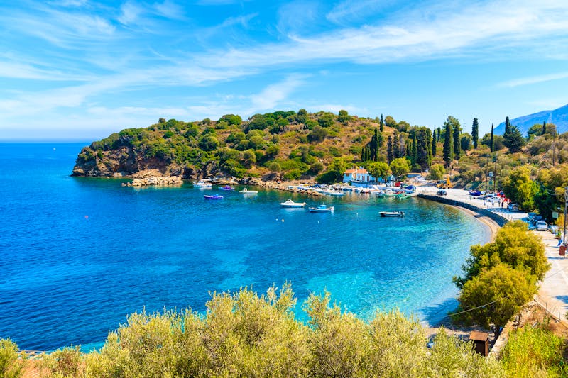 Schöne Bucht mit Fischereihafen auf der Insel Samos - Griechenland - ©pkazmierczak - stock.adobe.com