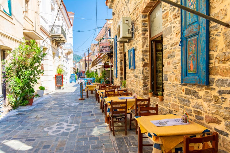 Straßenansicht in Vathy auf Samos - Griechenland - ©nejdetduzen - stock.adobe.com