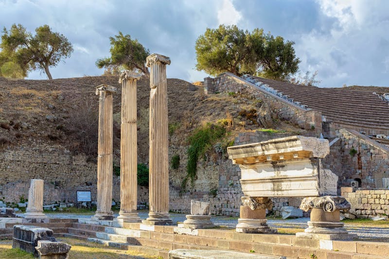 Stoische Säulen des Asklepieion in Pergamon - Türkei - ©Elena - stock.adobe.com