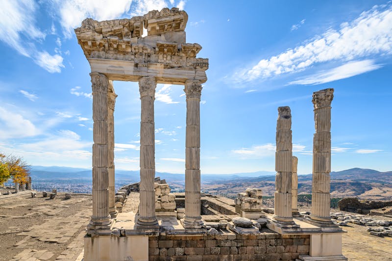 Trajanstempel auf der Akropolis von Pergamon - Türkei - ©mitzo_bs - stock.adobe.com