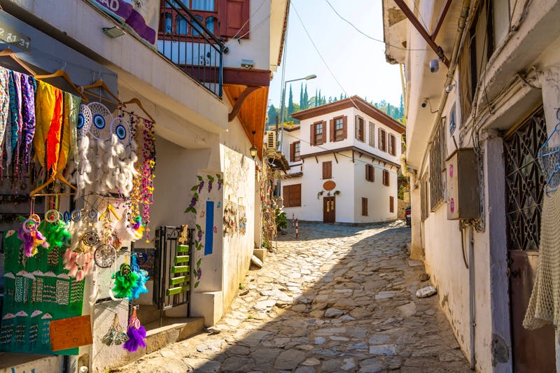 Kleine gemütliche Gasse im alten Dorf Sirince - Türkei - ©Kirk Fisher - stock.adobe.com