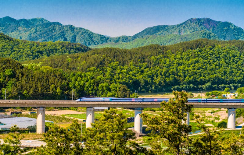 Schnellzug in Südkorea - ©aminkorea - stock.adobe.com