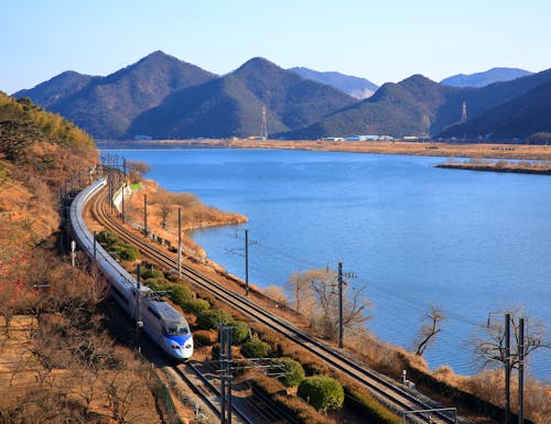 Schnellzug in Südkorea – © neomix77 - stock.adobe.com