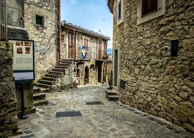 mittelalterliches Bergdorf Montalbano Elicona im Nordosten Siziliens - ©urbalessio - stock.adobe.com
