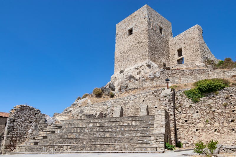 Burg in Montalbano Elicona im Nordosten Siziliens - ©Stefano Piazza - stock.adobe.com