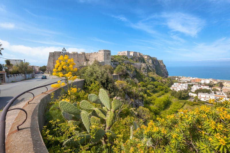 Burg von Milazzo auf Sizilien - ©GUIDO BAVIERA - stock.adobe.com
