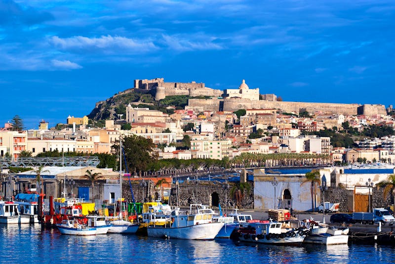 Hafen und Burg von Milazzo auf Sizilien - ©slavapolo - stock.adobe.com