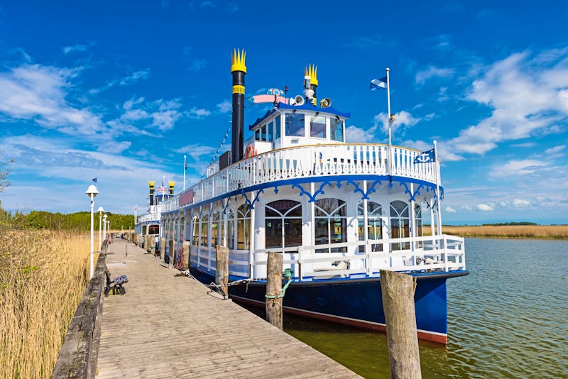 Schaufelraddampfer im Fischland-Darß - bei Zingst und Prerow - ©majonit - stock.adobe.com