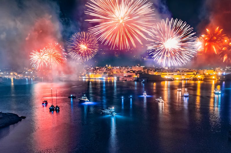 Valletta auf Malta - Feuerwerk über der Alts - ©Parilov - stock.adobe.com