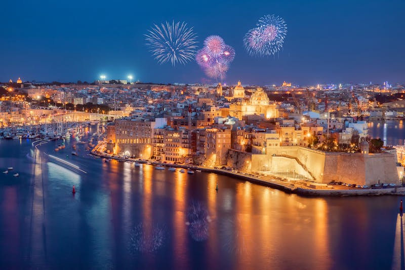 Valletta auf Malta - Feuerwerk über der Altstadt - ©justas - stock.adobe.com