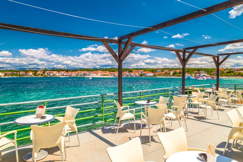 Restaurant mit Meerblick in Petrcane - Kroatien - ©Viliam - stock.adobe.com