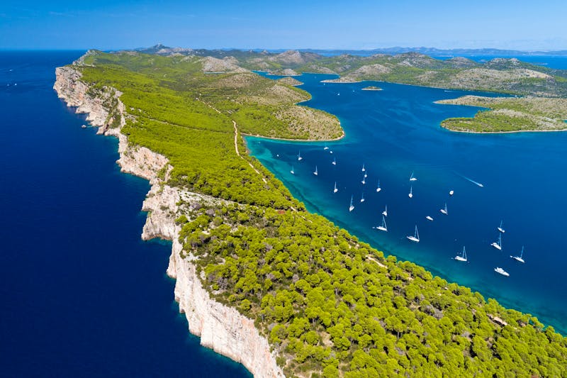 Steilklippen am Nationalpark Telascica - Kornaten - ©ventura - stock.adobe.com