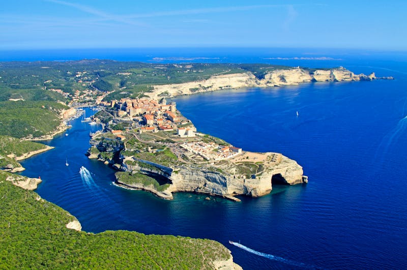 Bonifacio an der Südküste von Korsika - ©Julian Schlosser - stock.adobe.com