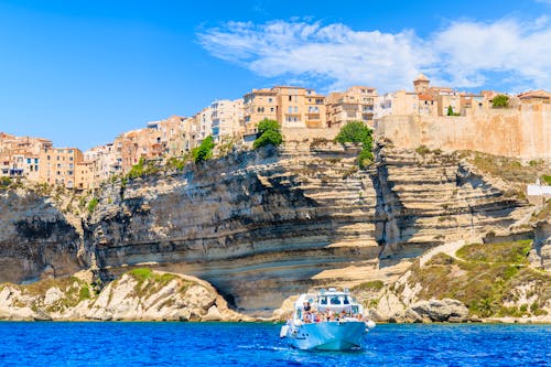 Bootsausflug von Bonifacio an der Südküste von Korsika &ndash; &copy; pkazmierczak - stock.adobe.com