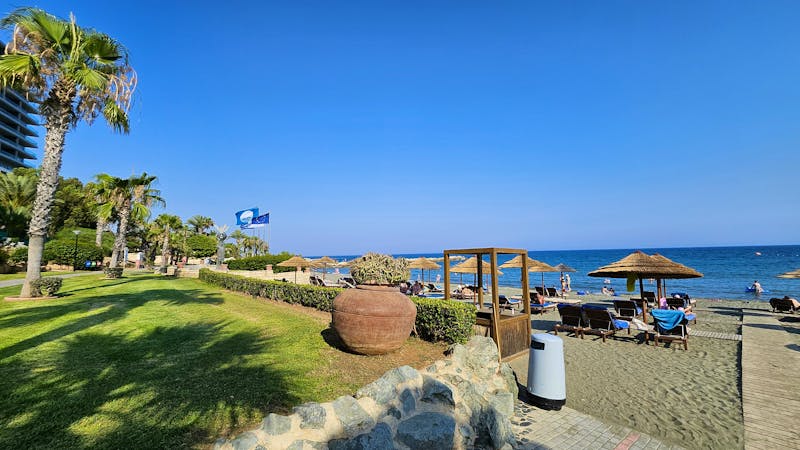 Mediterranean Beach Hotel - Hotelstrand - ©Franziska Bergmann 