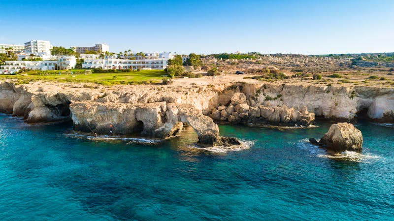 Blick auf die Liebesbrücke mit schroffer Küstenlinie bei Ayia Napa - Zypern - ©f8grapher - stock.adobe.com