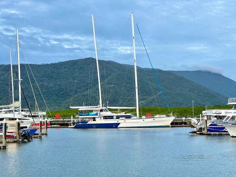 Die „Ocean Spirit“ im Hafen von Cairns, Australien  - ©Andreas Wolfsteller - Eberhardt TRAVEL