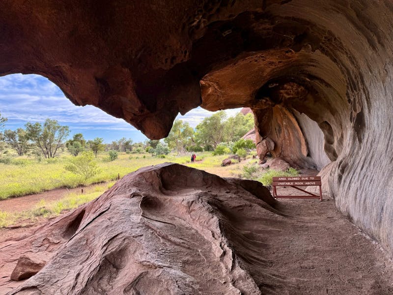 Wellenförmige Höhlen am Uluru, Australien - ©Andreas Wolfsteller - Eberhardt TRAVEL