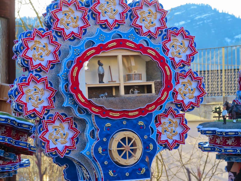 Kunstvolle Haube der Silvester-Chläuse in Urnäsch - ©Annette Probst-Weise - Eberhardt TRAVEL