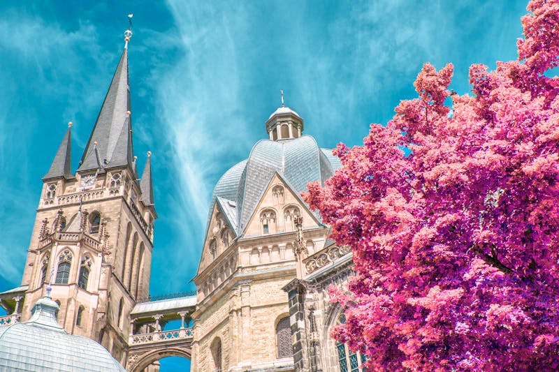 Aachener Dom  im Frühling - ©kerenby - stock.adobe.com