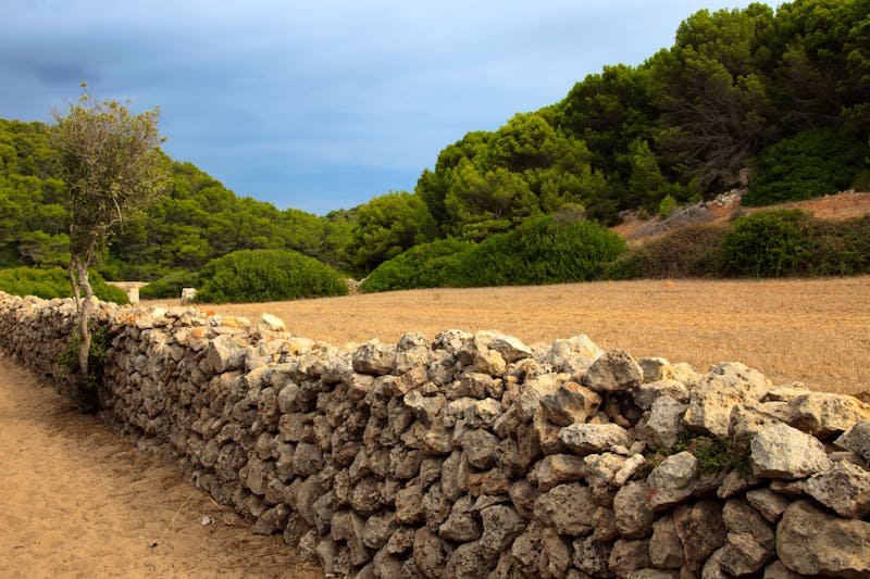 Wanderweg bei Sant Tomas auf Menorca - ©PaoloGiovanni - stock.adobe.com