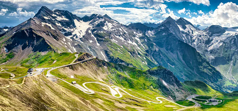 Großglockner-Hochalpenstraße in den Alpen von Österreich mit Passhöhe am Fuscher Törl  - &copy;mojolo - stock.adobe.com