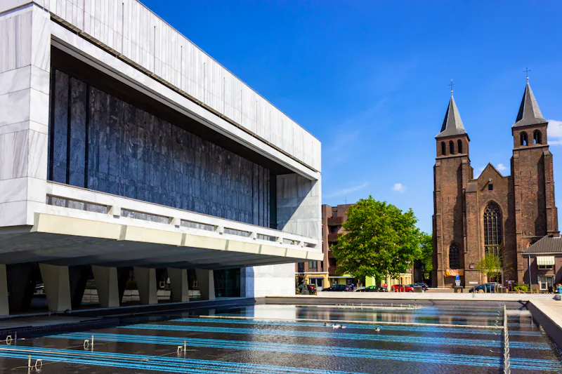 St  Walburgis Kirche und Rathaus in Arnhem - &copy;kritzel-design Christian Stockhecke  - stock.adobe.com