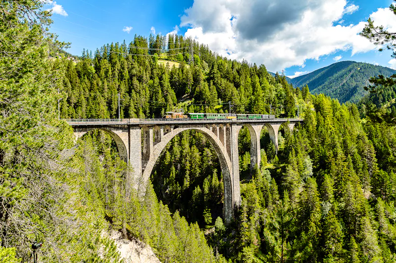 Nostaglische Zugfahrt mit der Rhätischen Bahn bei Davos - &copy;Rhätische Bahn / Andrea Badrutt