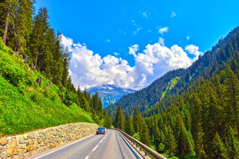 Straße von Davos in Richtung Klosters - Graubünden - ©Ilhan Balta - stock.adobe.com