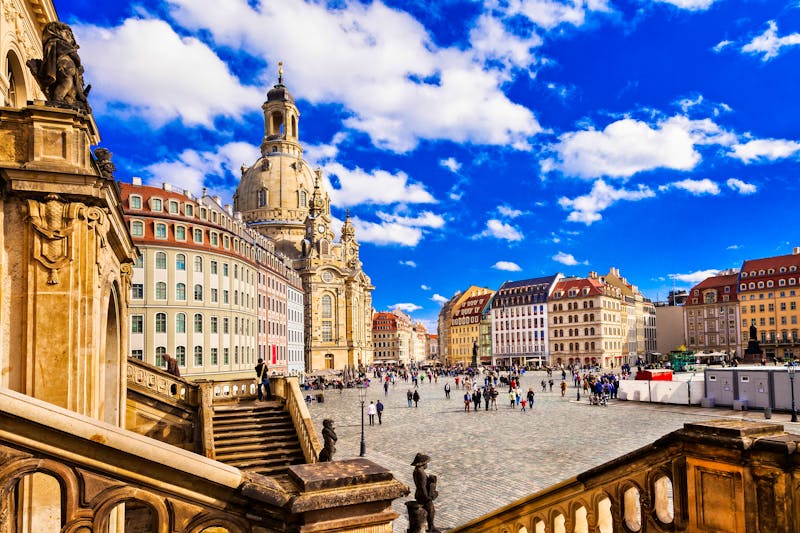 Barockes Dresden - Neumarkt mit der berühmten Frauenkirche - ©Freesurf - stock.adobe.com