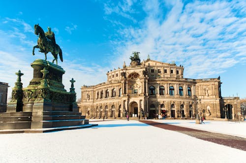 Semperoper in Dresden im Winter &ndash; &copy; santosha57 - stock.adobe.com