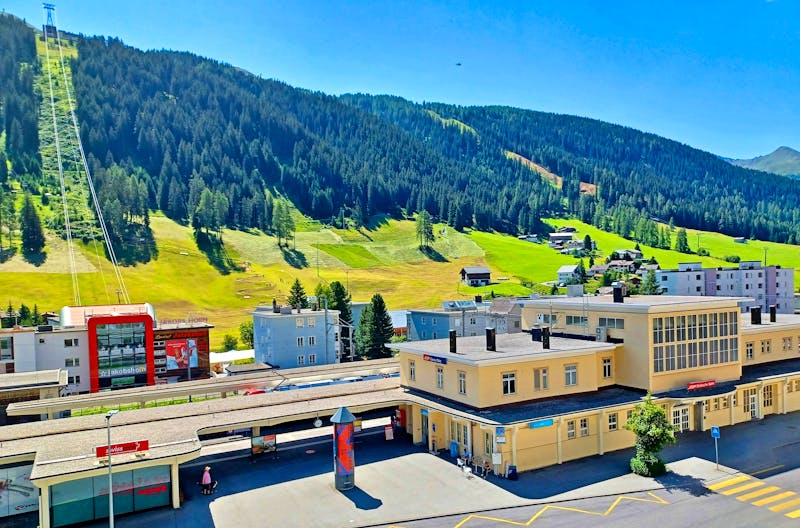 Davos - Bahnhof und Bergbahn zum Jakobshorn - ©Steffen Mucke - Eberhardt TRAVEL