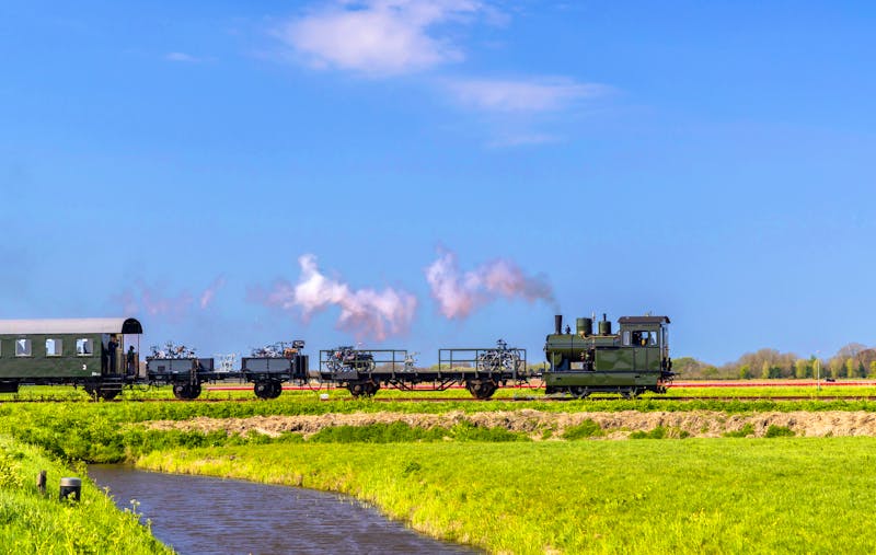 Dampfzugfahrt zwischen Hoorn und Medemblik in Nordholland - ©Richard Semik - stock.adobe.com