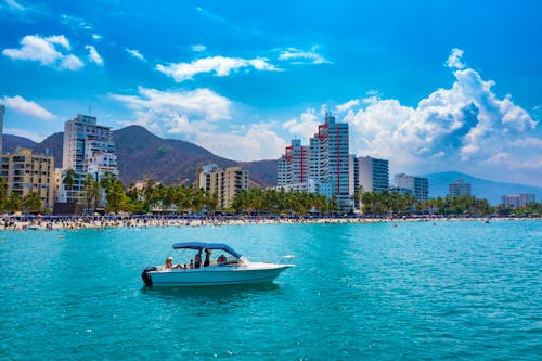 Santa Marta an der Karibikküste Kolumbiens &ndash; &copy; Guillermo M Cantillo - stock.adobe.com