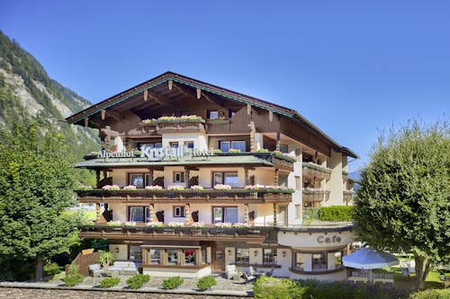 Alpenhof Kristall in Mayrhofen - Außenbereich  &ndash; &copy; Michael Huber   Huber Fotografie