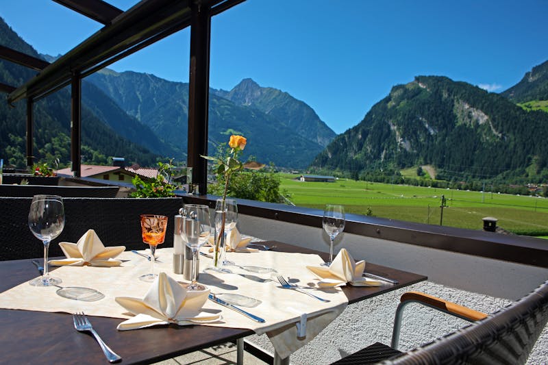 Hotel-Pension Eckartauerhof in Mayrhofen - Sonnenterrasse  – ©Hotel-Pension Eckartauerhof in Mayrhofen