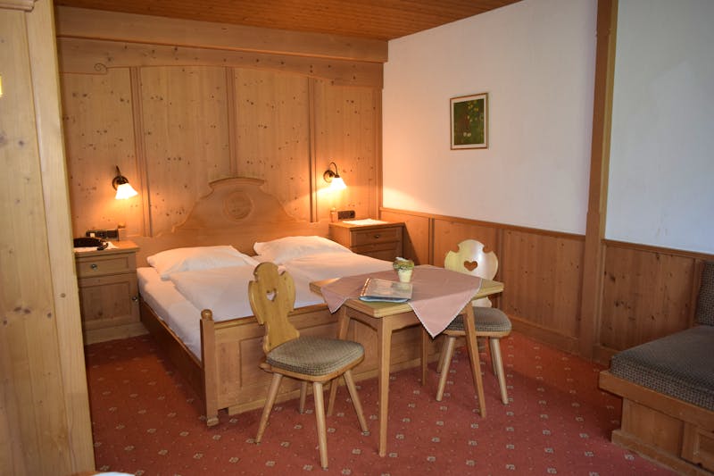 Hotel Garni Almhof in Mayrhofen - Standart-Doppelzimmer – ©Hotel Garni Almhof in Mayrhofen