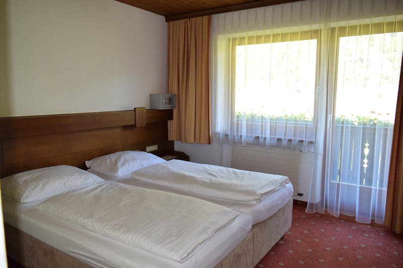 Hotel Garni Almhof in Mayrhofen - Standart-Doppelzimmer – ©Hotel Garni Almhof in Mayrhofen